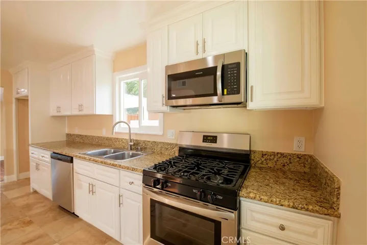 22336 Saticoy, Canoga Park, California 91303