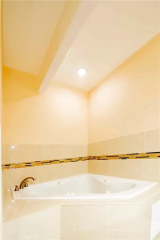 22336 Saticoy, Canoga Park, California 91303