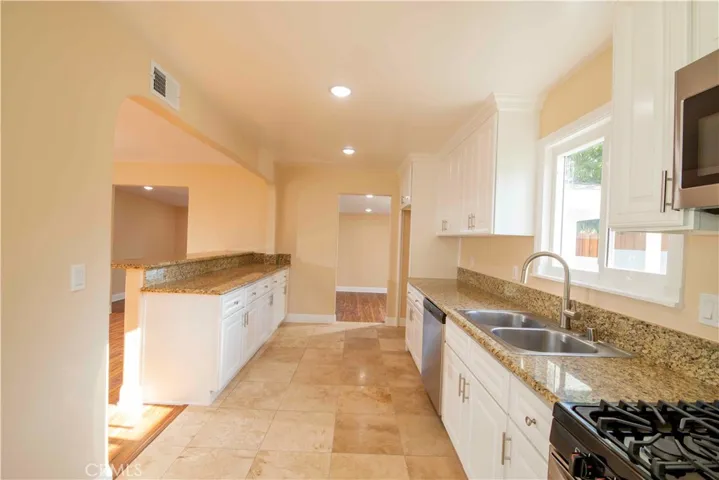 22336 Saticoy, Canoga Park, California 91303