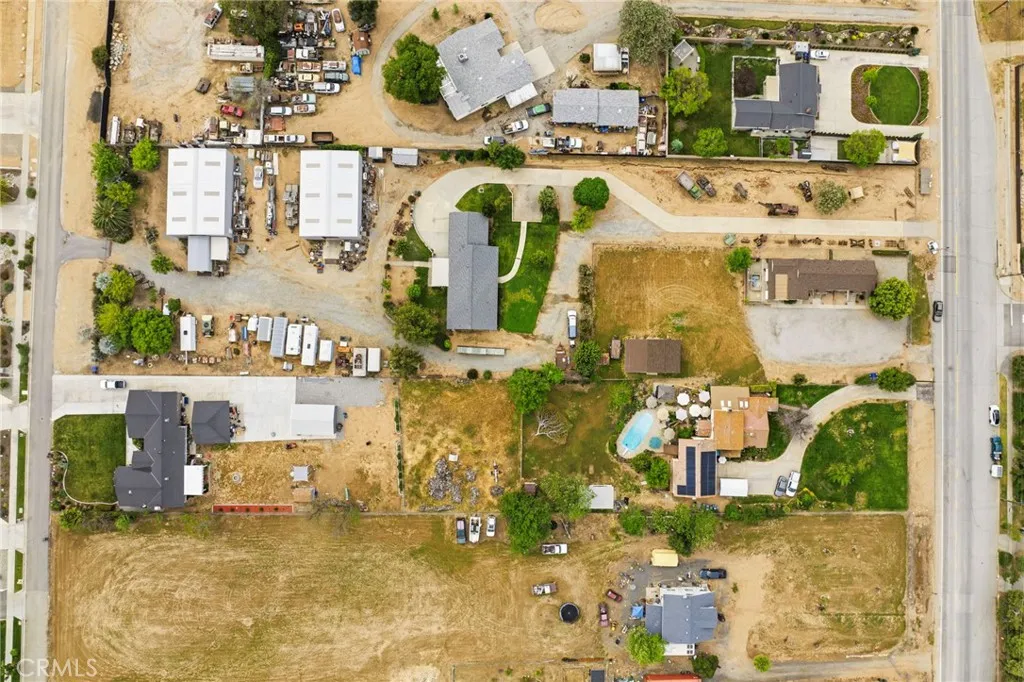 Giant lot with 2 entrances!