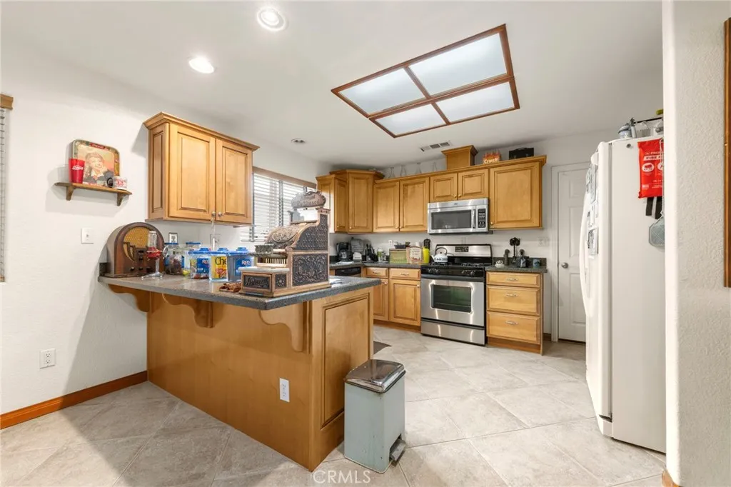 SO MUCH COUNTER SPACE