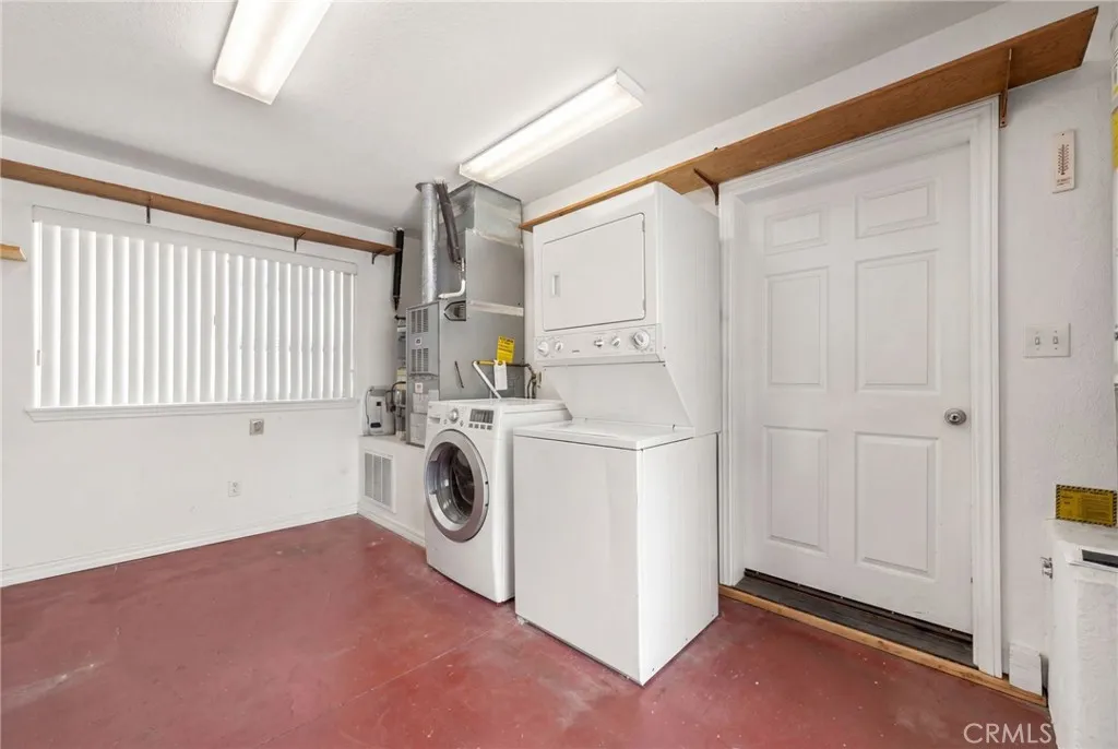 Interior of the  house garage! Washer and dryer!!