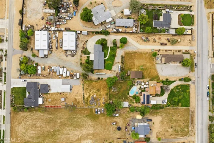 Giant lot with 2 entrances!