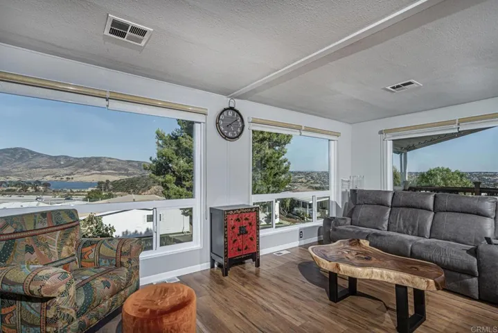275 S Worthington Street Spc 52, Spring Valley, California 91977