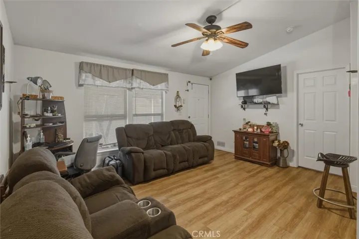 1117 Redwood Avenue 17, El Cajon, California 92019