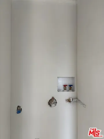 Laundry hook up