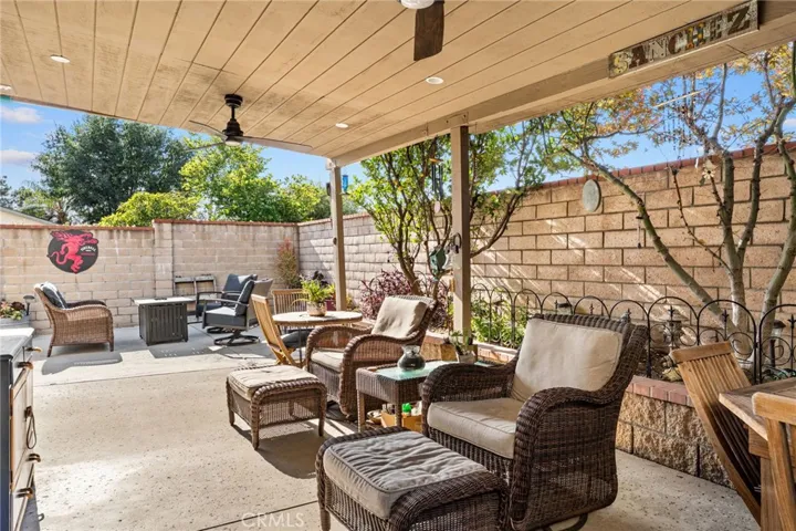 This lovely backyard is perfect to relax and unwind with family and friends