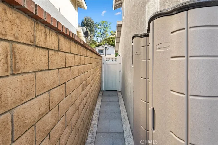 Side yard that can also be used as a dog run