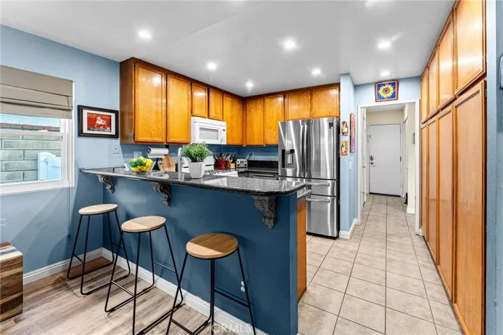 Breakfast bar and kitchen