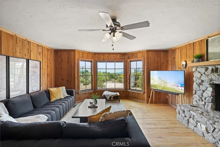 10821 Los Jordans, Agua Dulce, California 91390