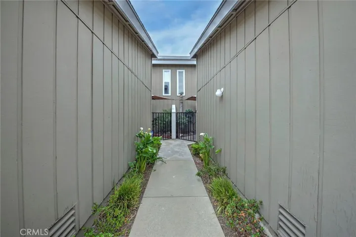 2389 S Reservoir St, Pomona, CA 91766