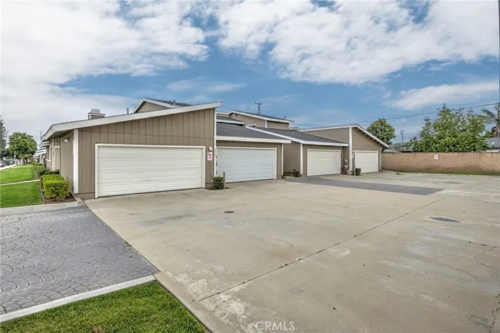 2389 S Reservoir St, Pomona, CA 91766