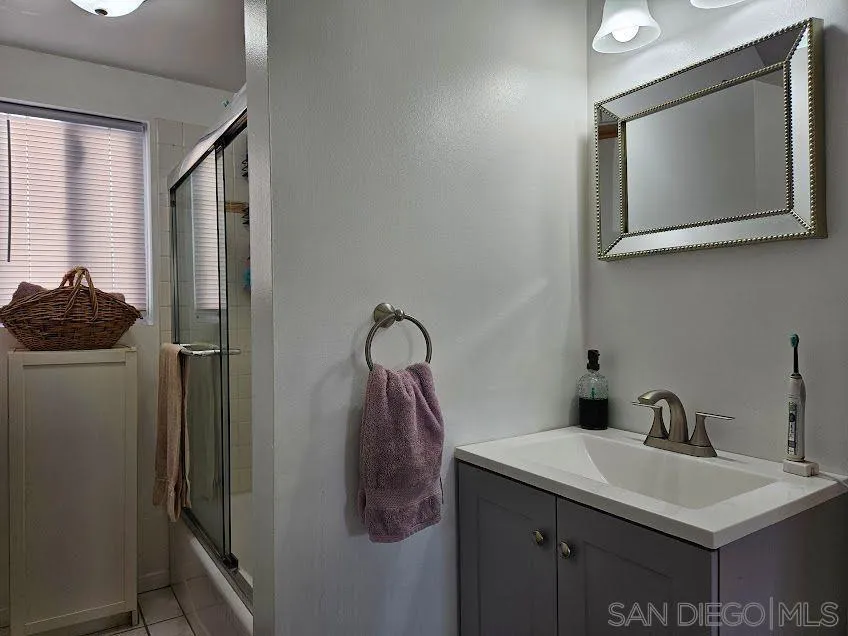 Full bath w/ shower & tub - centrally located in hallway near bedrooms.