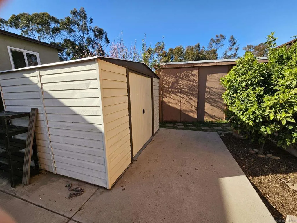 Metal shed will transfer.