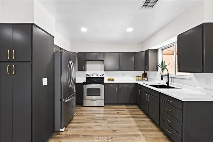 621 S Palm Avenue E, Hemet, California 92543