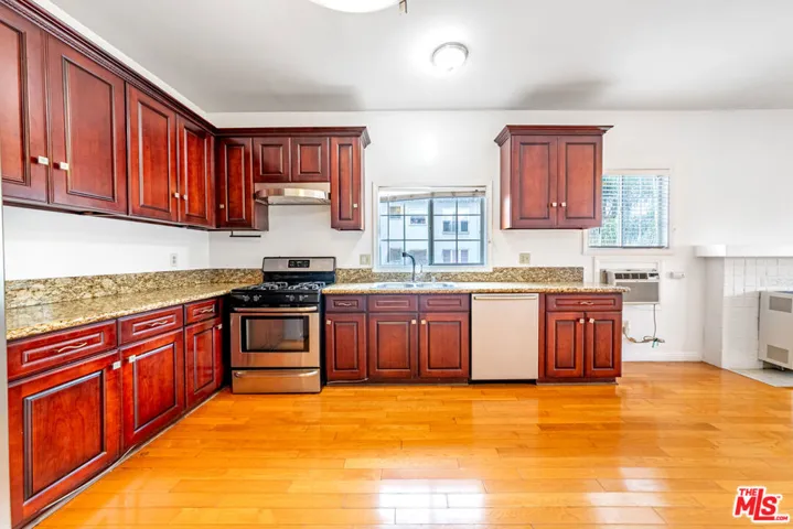 832 S Catalina Street, Los Angeles, California 90005
