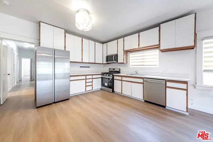 832 S Catalina Street, Los Angeles, California 90005