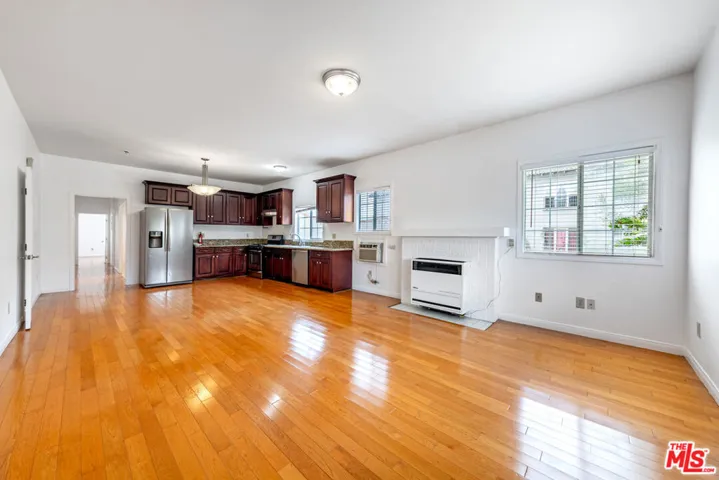 832 S Catalina Street, Los Angeles, California 90005