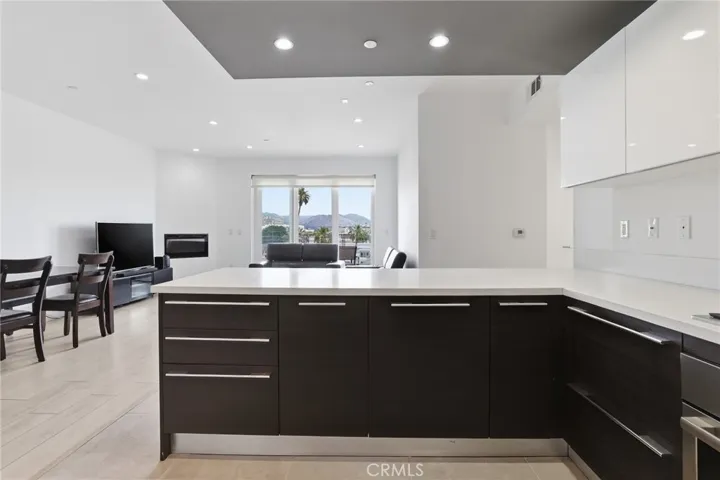 118 S Kenwood Street 407, Glendale, California 91205