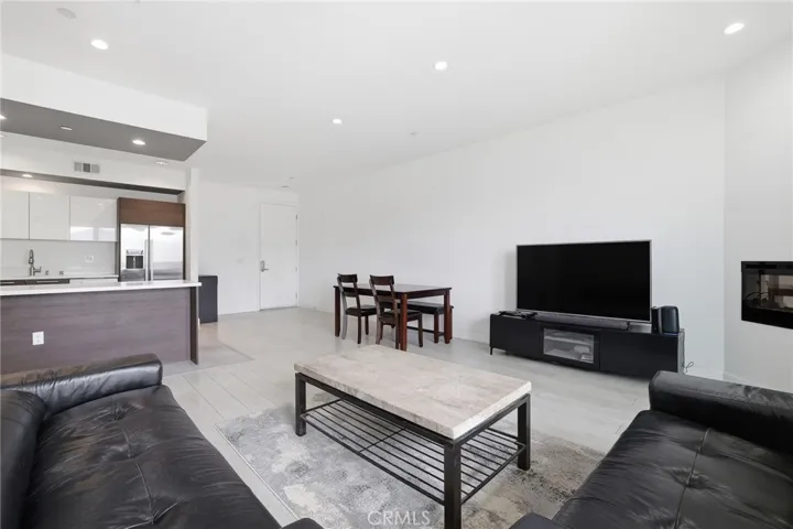 118 S Kenwood Street 407, Glendale, California 91205