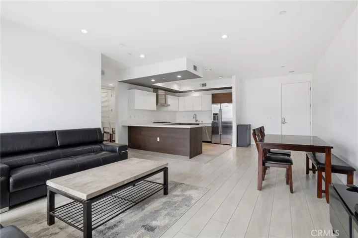 118 S Kenwood Street 407, Glendale, California 91205