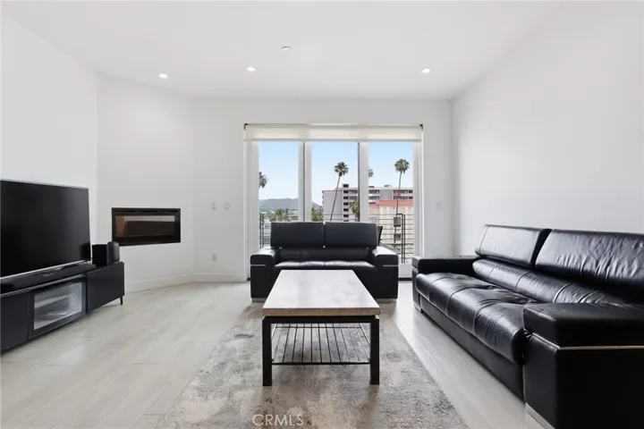 118 S Kenwood Street 407, Glendale, California 91205