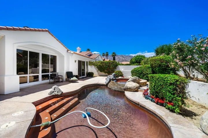 33-web-or-mls-AMCastle_OPMG_0526_033
