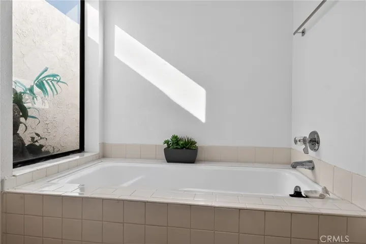 610 Violeta Drive, Palm Springs, California 92262
