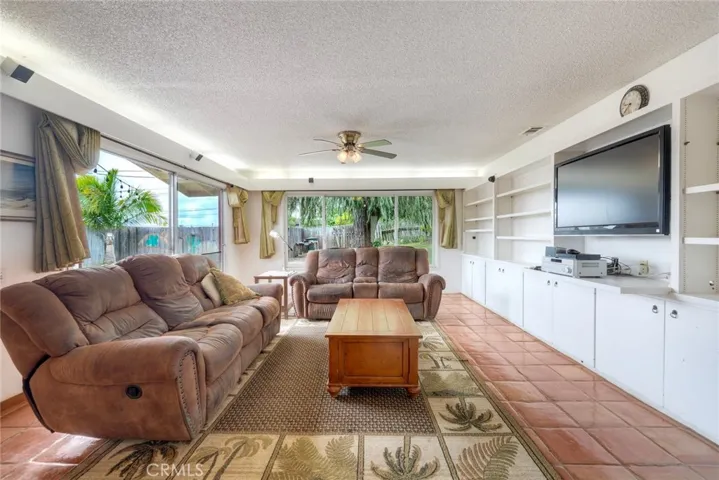 316 W Kalmia, Fallbrook, California 92028