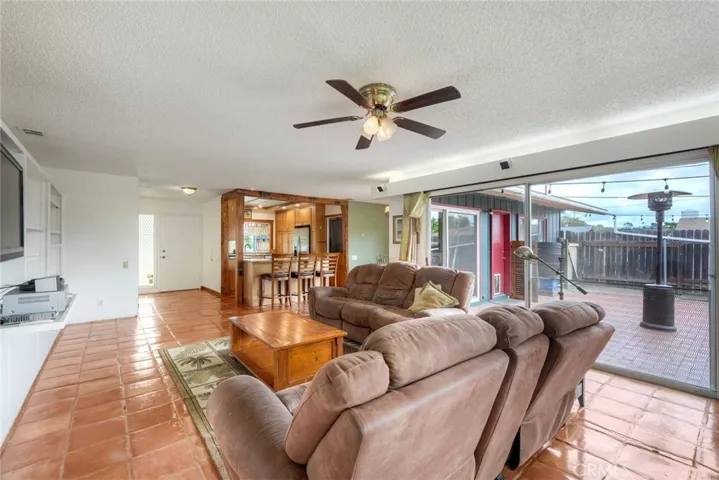 316 W Kalmia, Fallbrook, California 92028