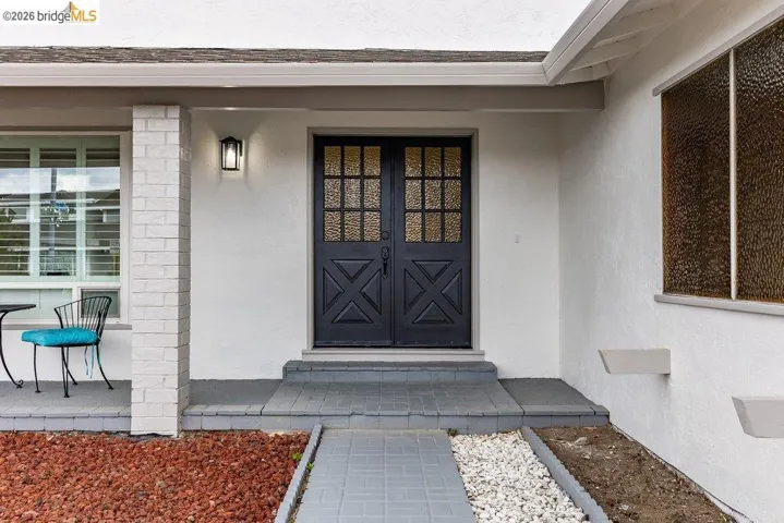 Double entry doors with patterned glass inserts