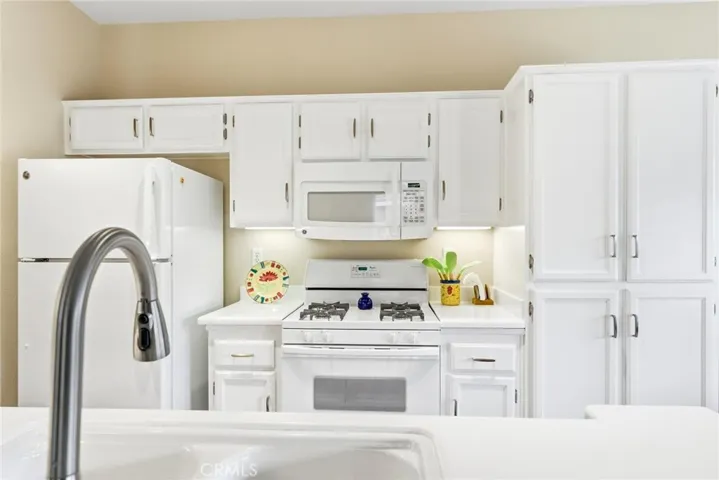 837 Rubi Court, San Jacinto, California 92583