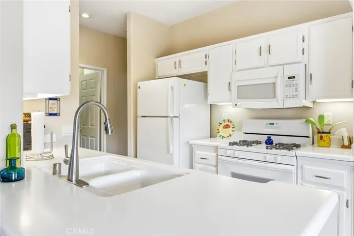 837 Rubi Court, San Jacinto, California 92583