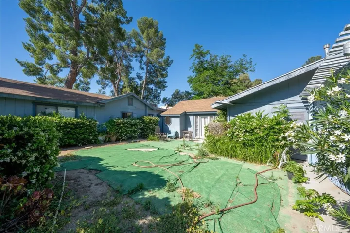 Spacious yard area