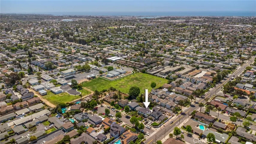 Wide aerial showing property proximity to the Newport coastline. Photo digitally altered: arrow added to identify subject property. | 305 Robinhood Ln., Eastside Costa Mesa 92627