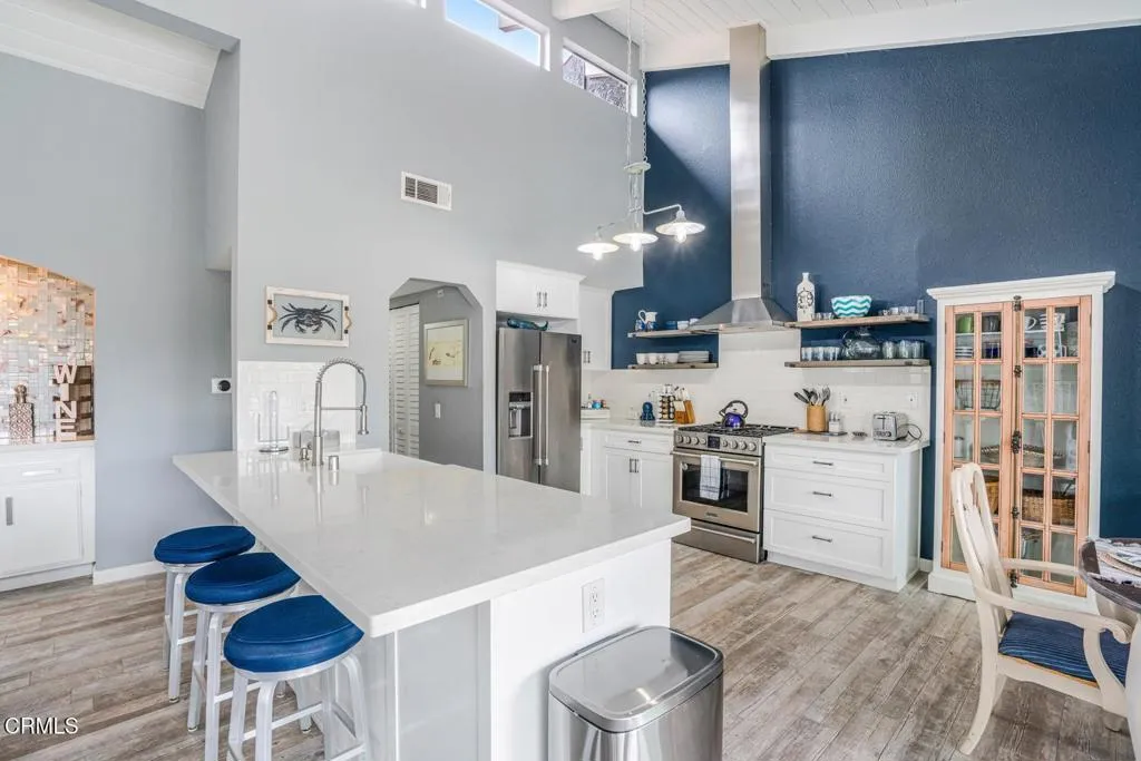 Casual Dining & Entertaining
