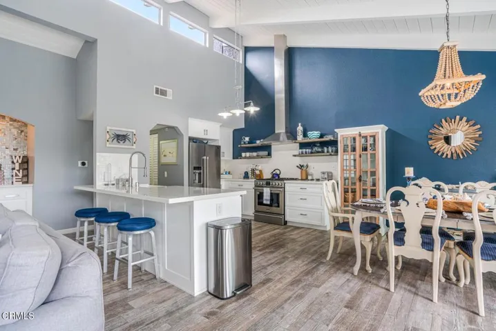 Several Dining options for entertaining