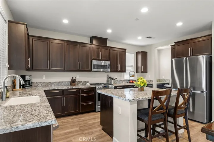 Beautiful kitchen! Perfect for entertaining!