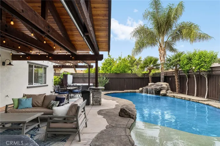 Zero entry pool with waterfall