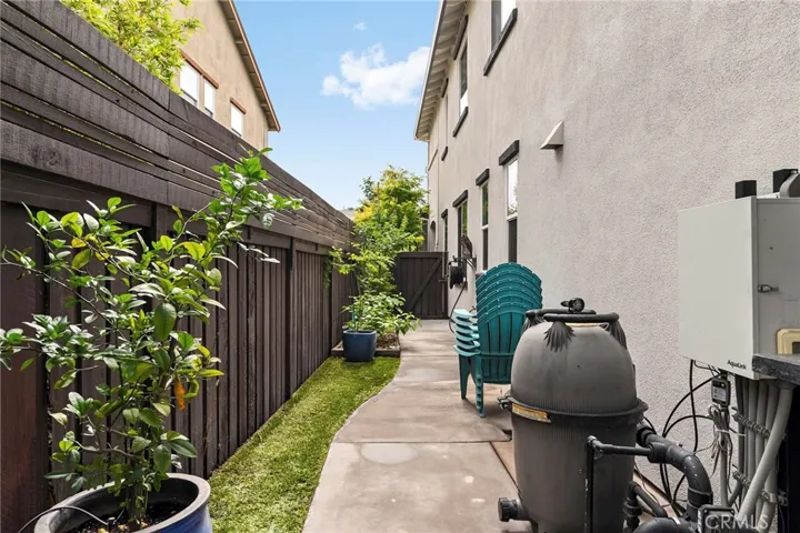 Large side yard