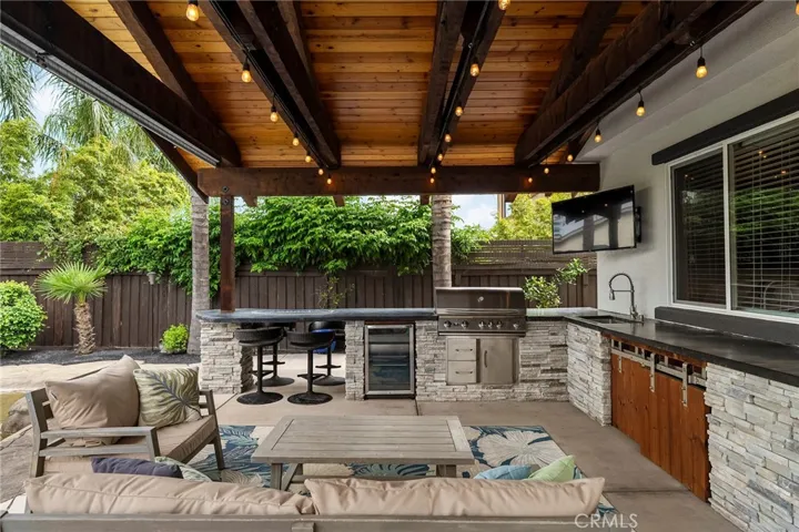 Custom outdoor kitchen for all your entertaining needs!