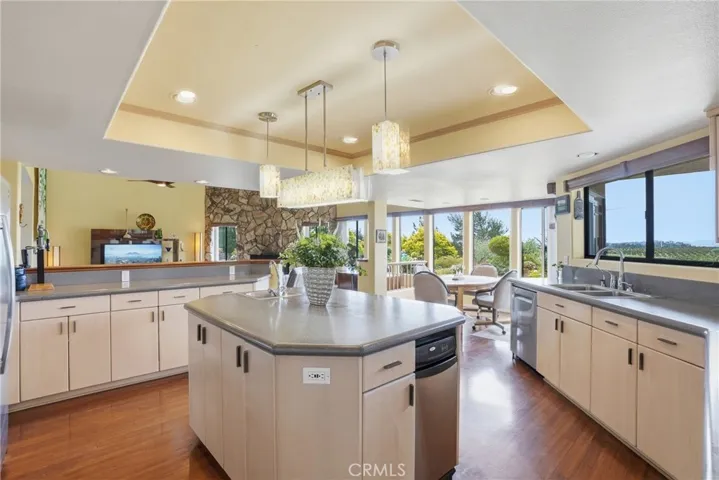 Large kitchen with pantry, prep island, generous cabinets