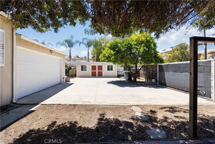 18328 Gresham, Northridge, California 91325