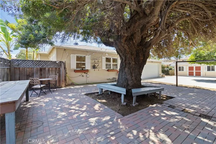 18328 Gresham, Northridge, California 91325