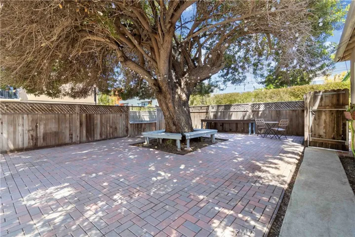 18328 Gresham, Northridge, California 91325
