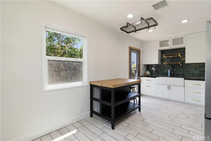 18328 Gresham, Northridge, California 91325