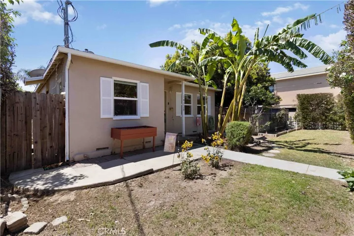18328 Gresham, Northridge, California 91325