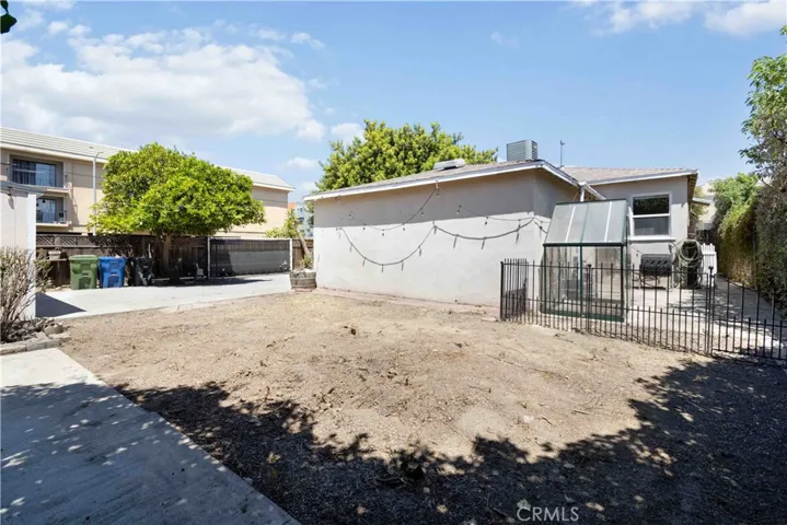 18328 Gresham, Northridge, California 91325