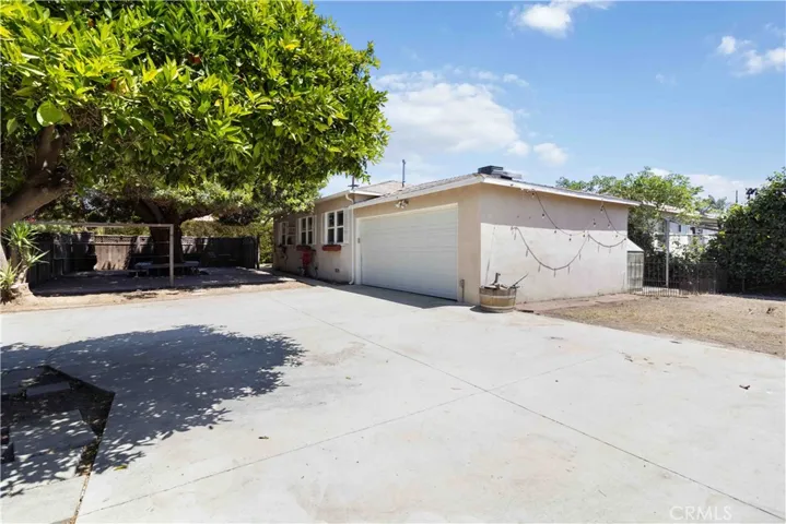 18328 Gresham, Northridge, California 91325