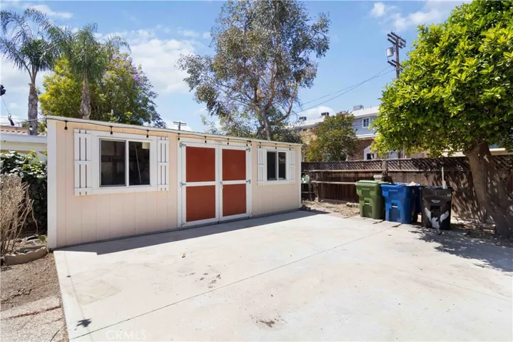 18328 Gresham, Northridge, California 91325